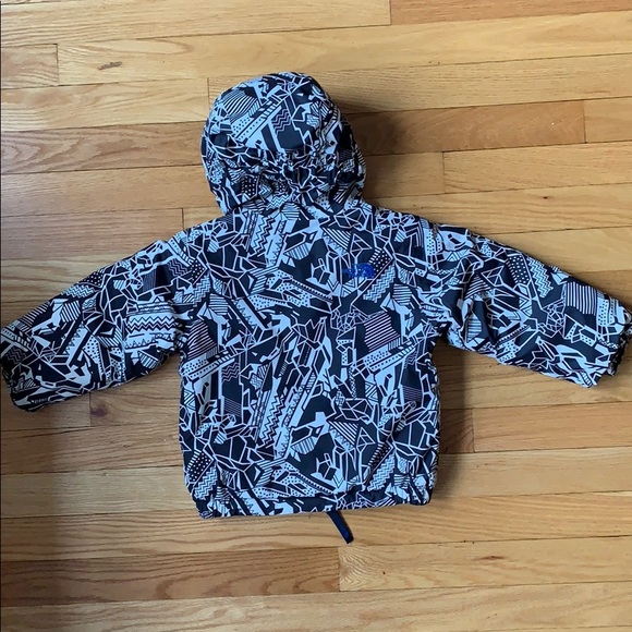 2T black and white North face coat - Picture 2 of 8